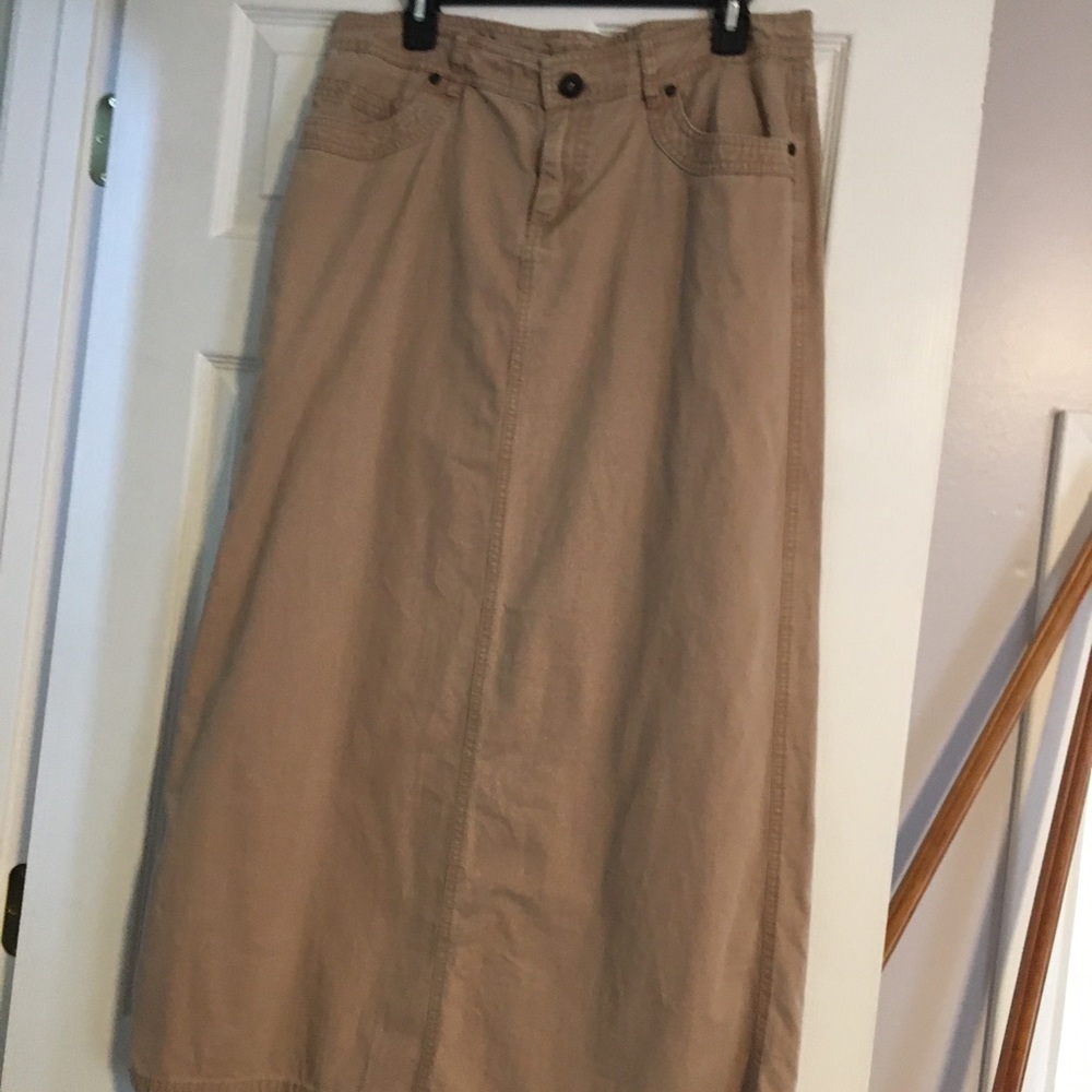 Ladies Long Khaki Maurices Skirt size 11/12
